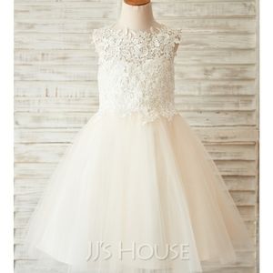 Flower girl dress with hair pins & flower basket